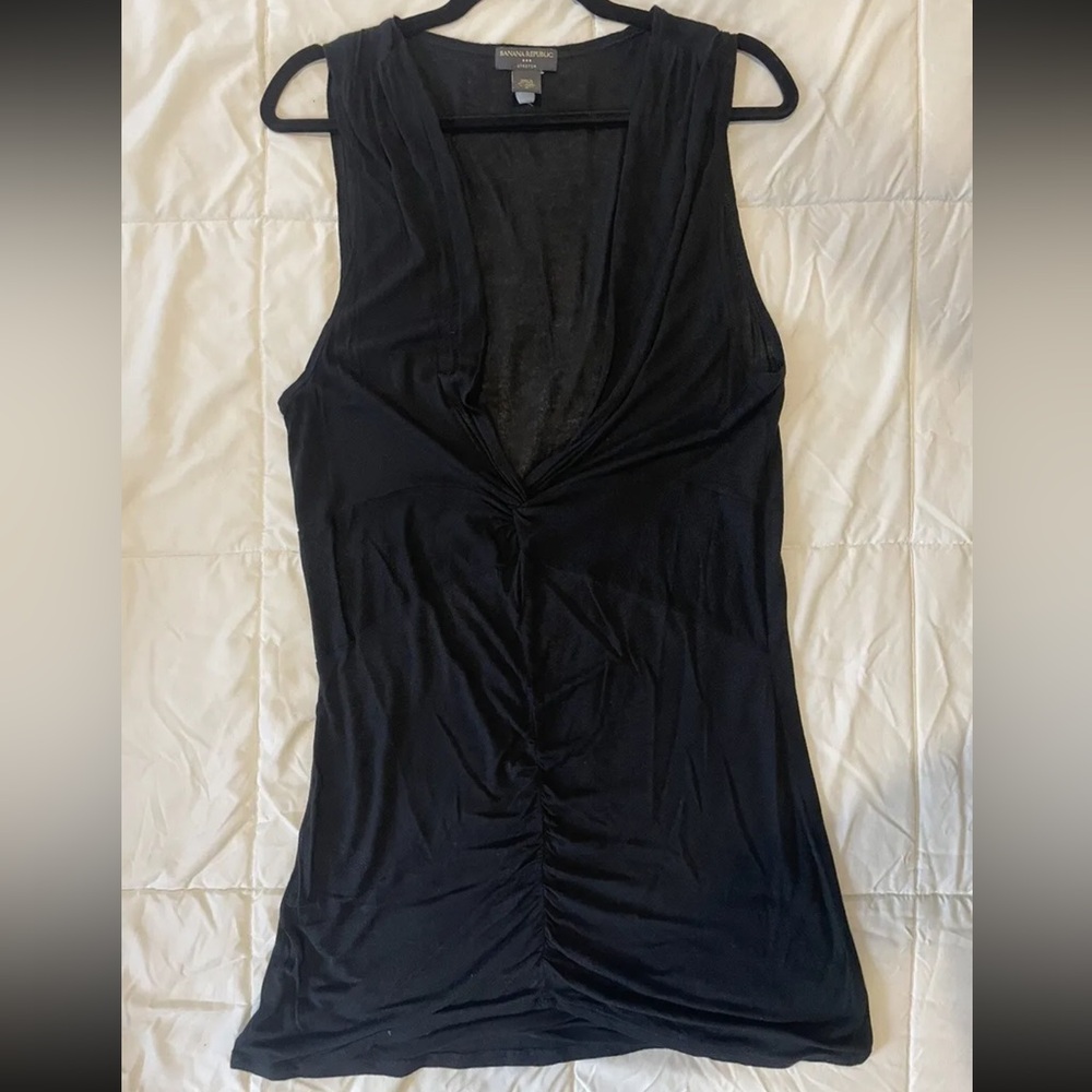 Women’s Banana Republic Black Sleeveless Knit - Size Medium